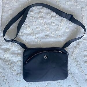 Lululemon Curved Lines Crossbody Bag in Black - New Without Tags